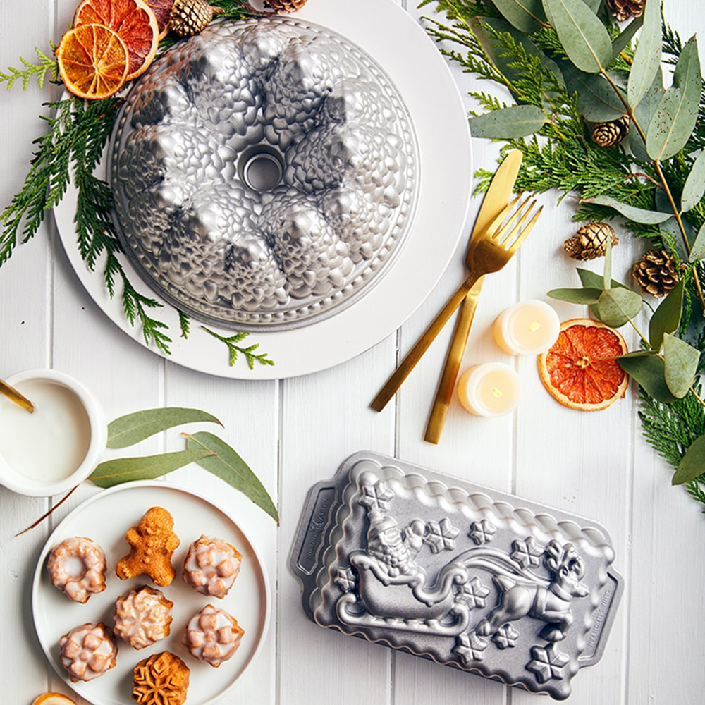 Nordic Ware Pine Forest Bundt Pan image 8