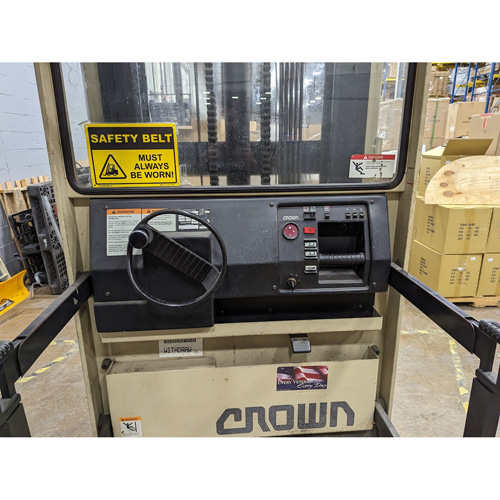Crown 30SP42TT Electric Order Picker, With Charger, Used Excellent Condition image 4