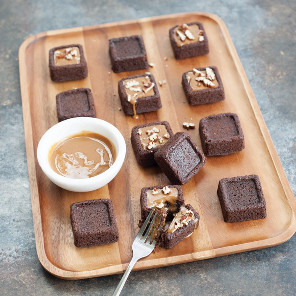 Nordic Ware Brownie Bites Pan, 16 Cavities image 2