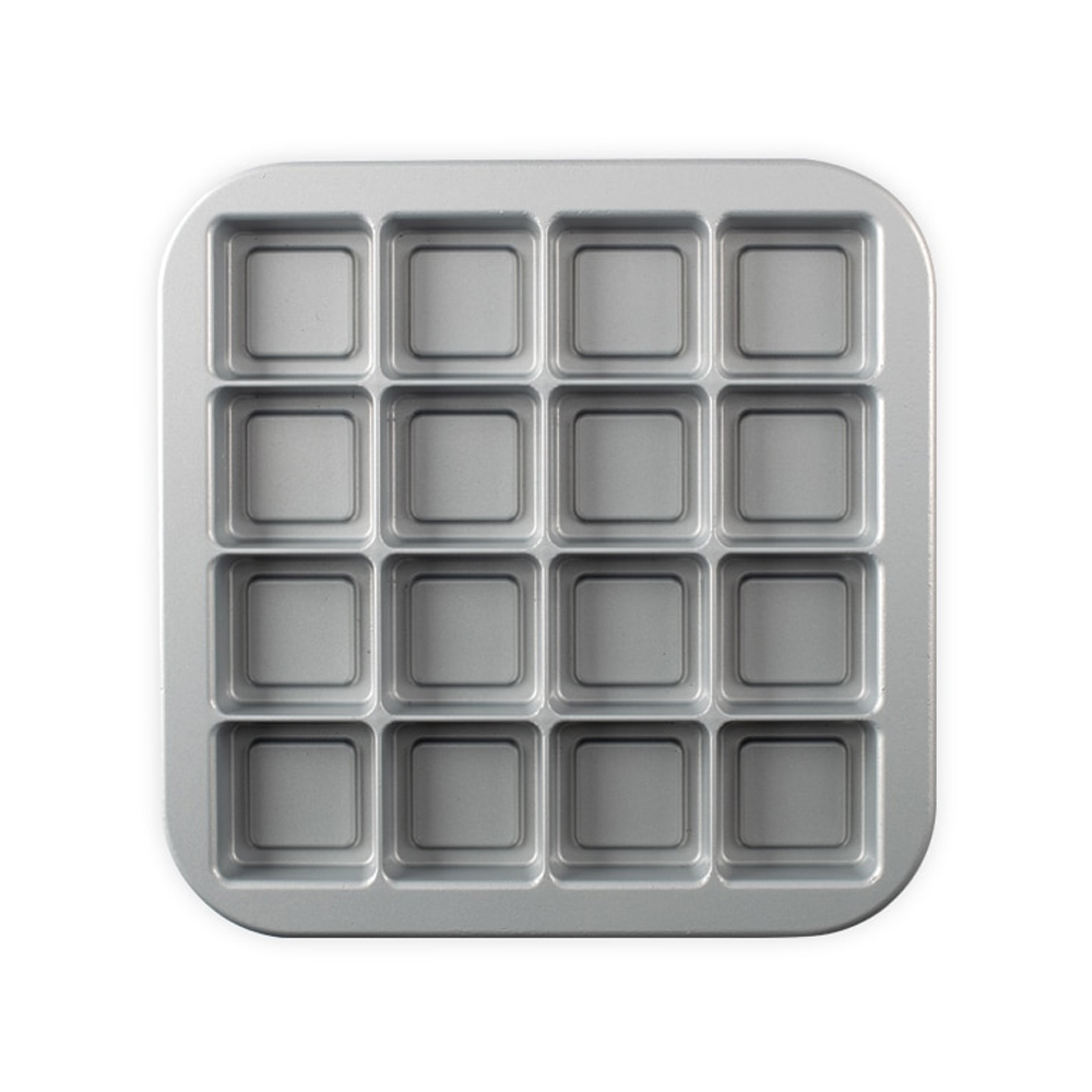 Nordic Ware Brownie Bites Pan, 16 Cavities image 3