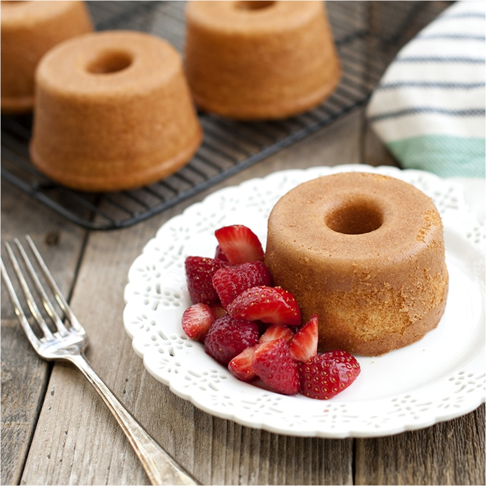 Nordic Ware Mini Angel Food Cakes Pan, 6 Cavities image 1