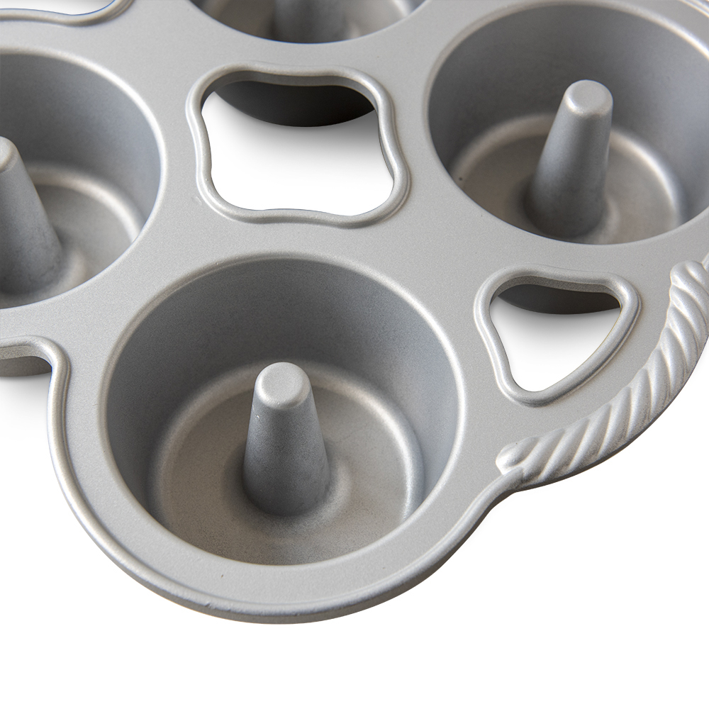 Nordic Ware Mini Angel Food Cakes Pan, 6 Cavities image 6