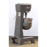 Hobart D300 Mixer 30 Qt, Bowl And 2 Attachments Included, Used Excellent Condition image 2