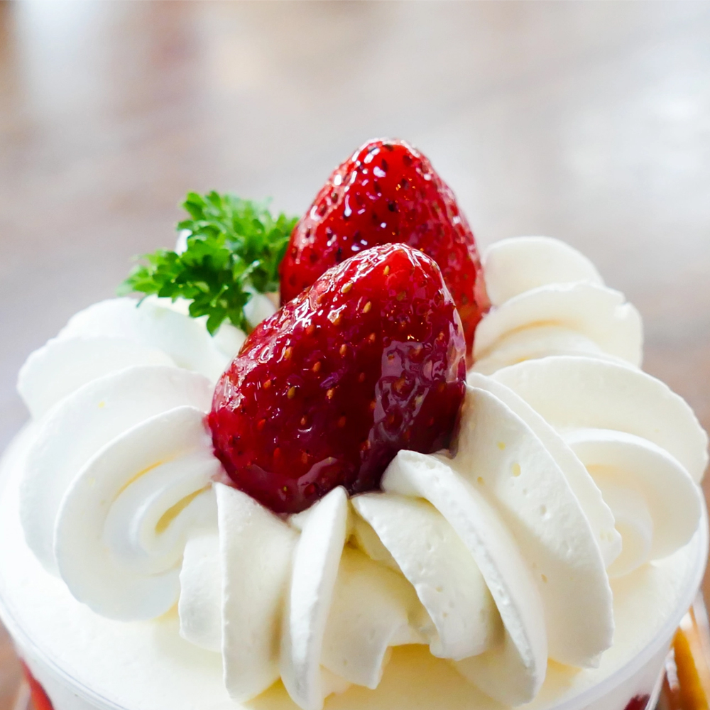 LorAnn Oils Strawberry Bakery Emulsion Natural Coloring, 16 oz. image 1