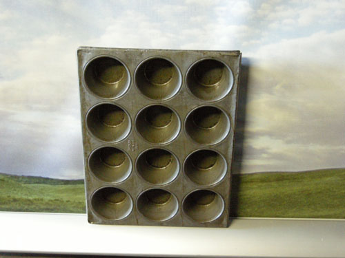 USED Chicago Metallic Cupcake / Muffin Pan ReGlazed 12 Cups.