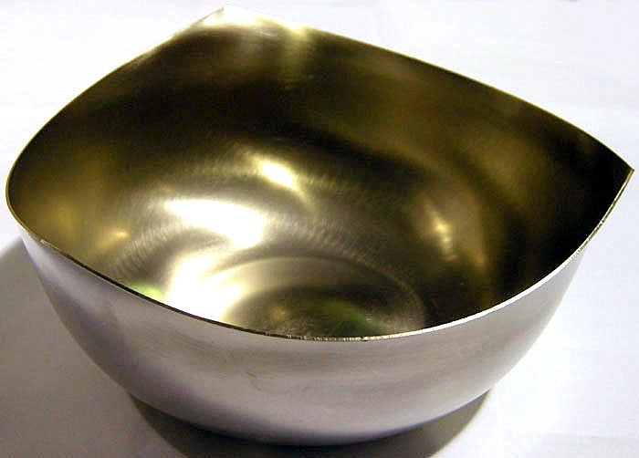 3Corner Bowl, Stainless Steel, 81/4 Diameter, 31/8 High Mixing Bowls