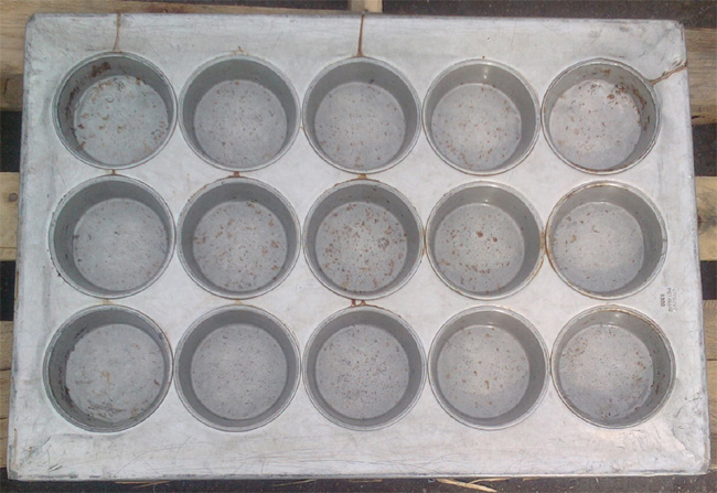 Chicago Metallic Cupcake / Muffin Pan ReGlazed 15 Cups USED