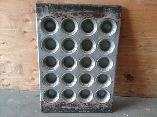Chicago Metallic Crown Muffin Pans Used 20 Cups Per Tray