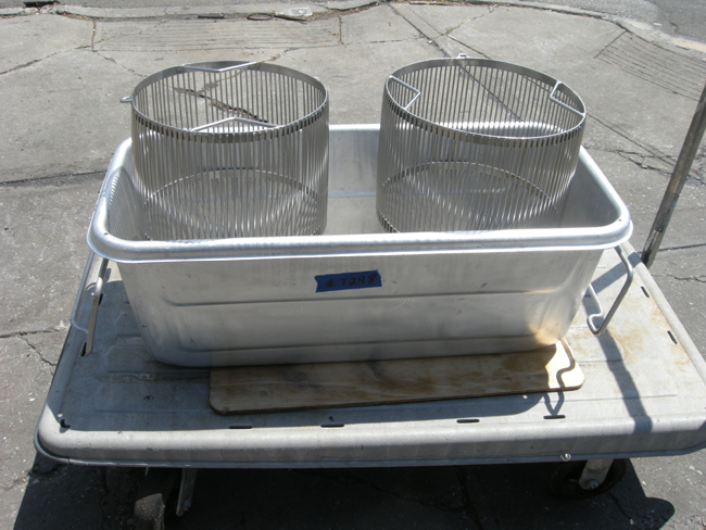 Custom Strainers and Tub Hardly Used Excellent Condition