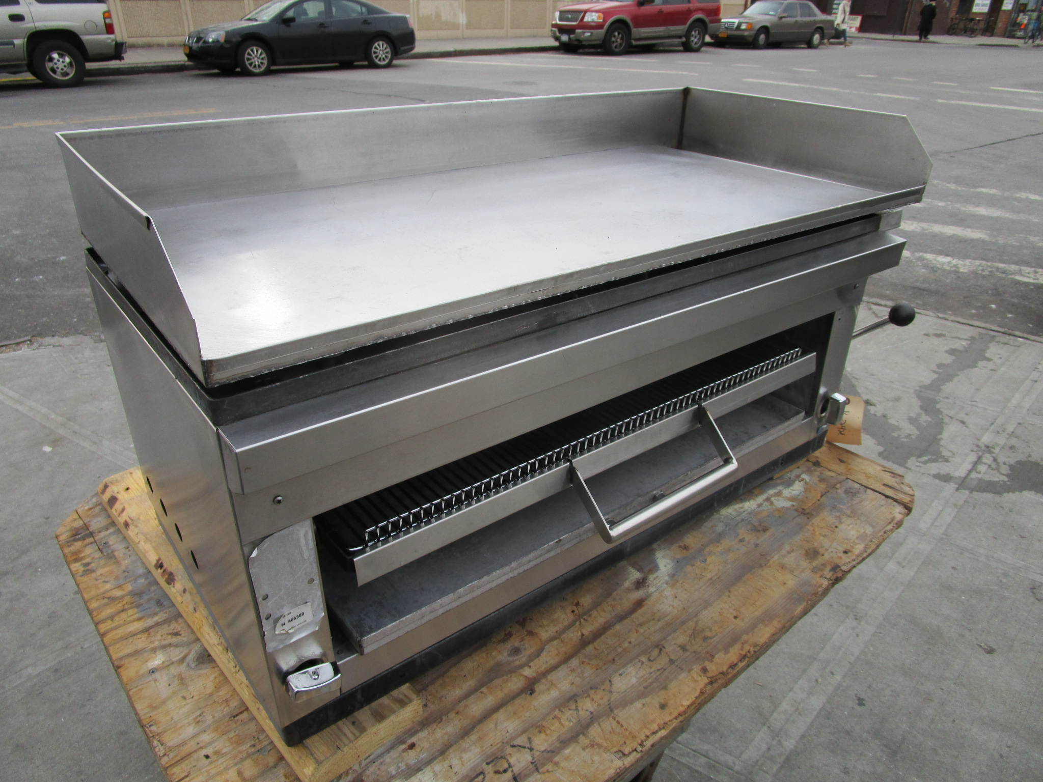 Grindmaster-Cecilware Gas Griddle / CheeseMelter HDB2042, Used