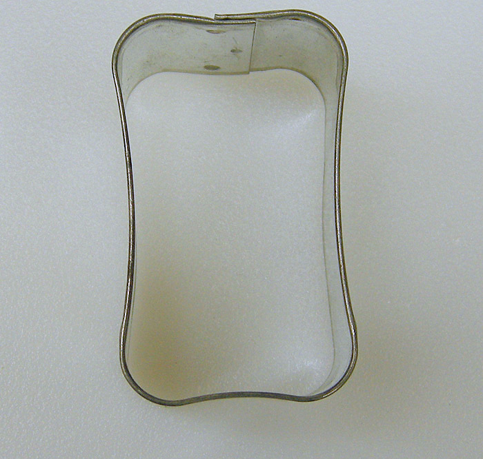 Cookie Cutter: Wavy Rectangle, 1" x 1-3/4" x 1-1/8" High