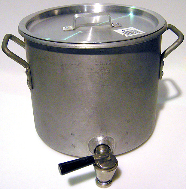 Wear-Ever 20-Quart Tacuco Aluminum Stock Pot w/Faucet & Lid.