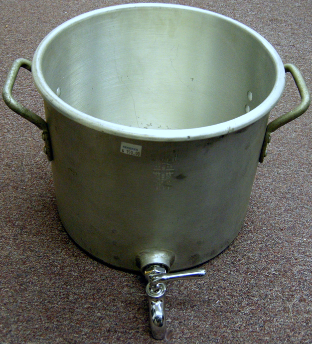 Wear-Ever 20-Quart Tacuco Aluminum Stock Pot w/Faucet & Lid.