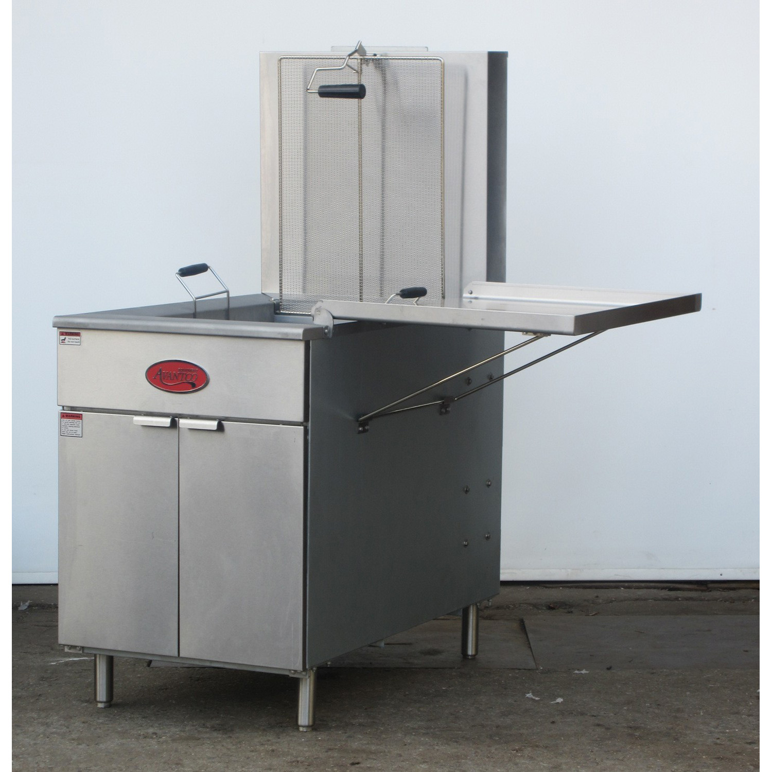 Avantco 177FBF1824NG Fryer Donut 18 Gas Used As Demo Once