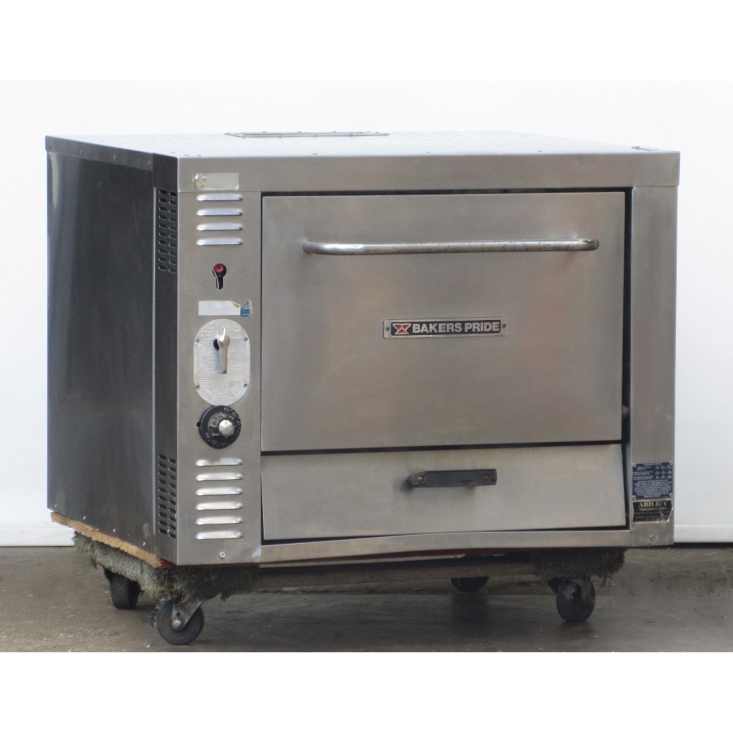 Bakers Pride 922S Counter Top Pizza Oven, Used Excellent Condition