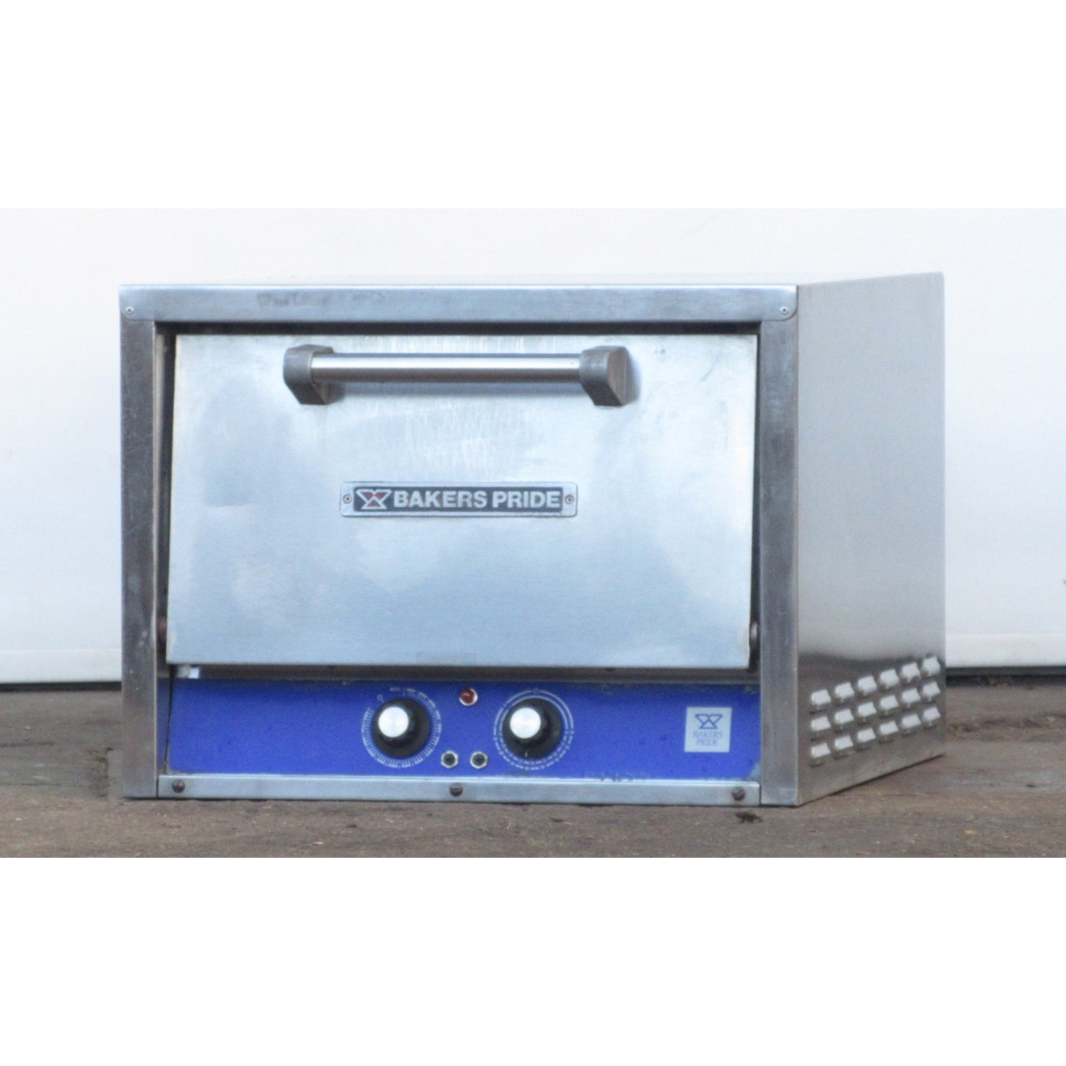 Bakers Pride P18 Countertop Electric Pizza Oven, Used Excellent Condition