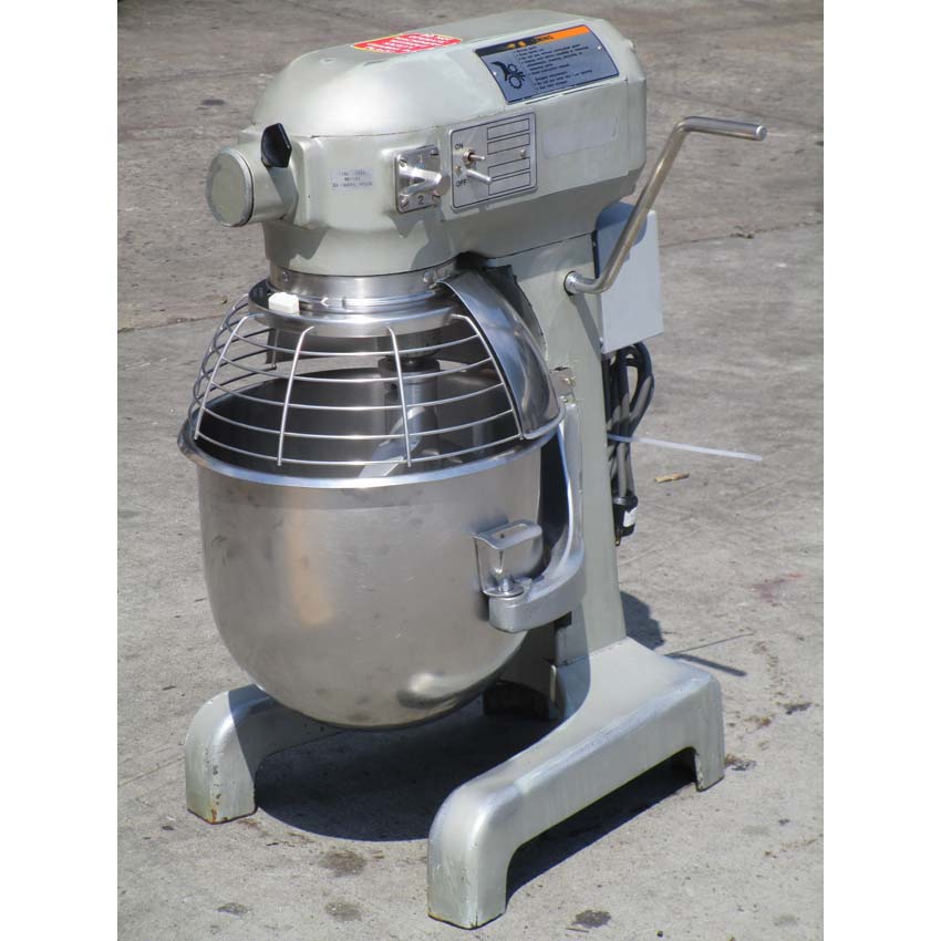Hobart 20 Quart A200 Mixer With Bowl Gaurd, Great Condition Used