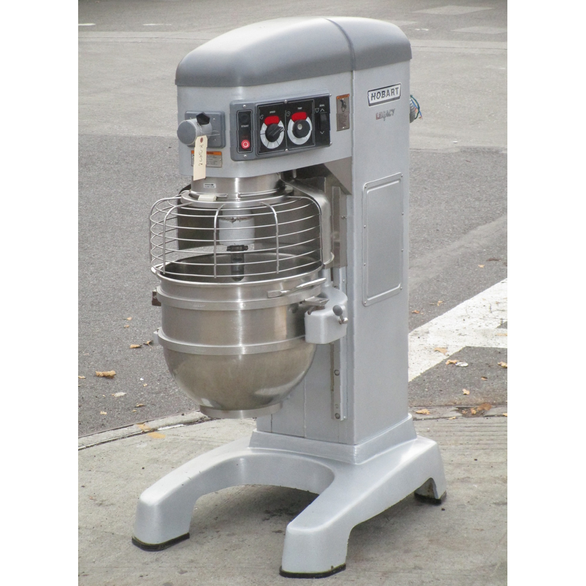 Hobart 60 Quart HL600 Legacy Mixer with Bowl Guard, Excellent Condition