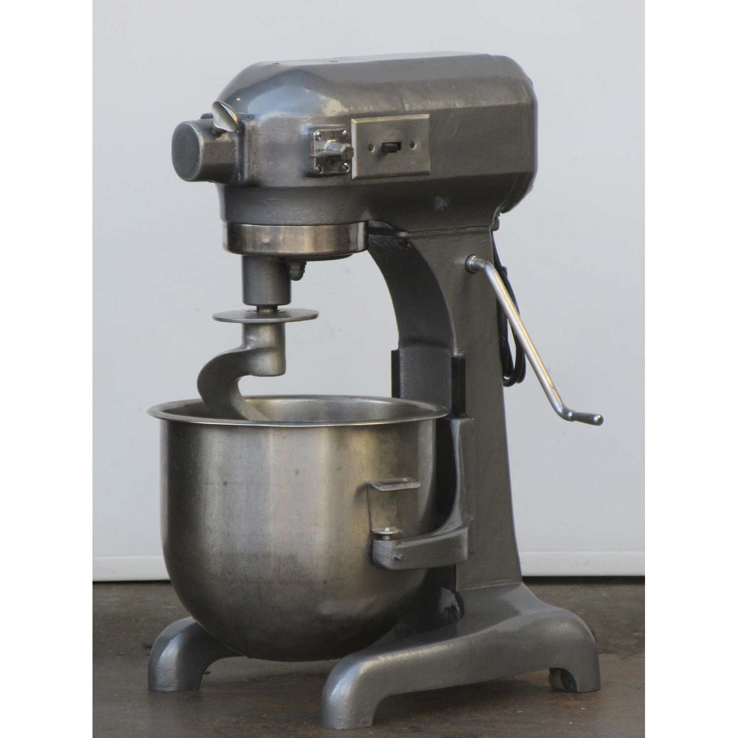 Hobart A200 Mixer 20 Qt, Bowl And 2 Attachments Included, Used Excellent Condition