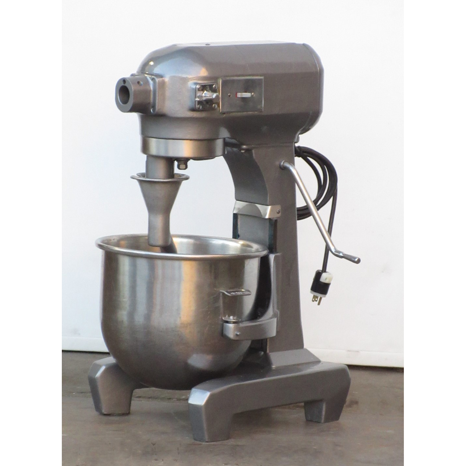 Hobart A200 Mixer 20 Qt, Bowl And 2 Attachments Included, Used Excellent Condition