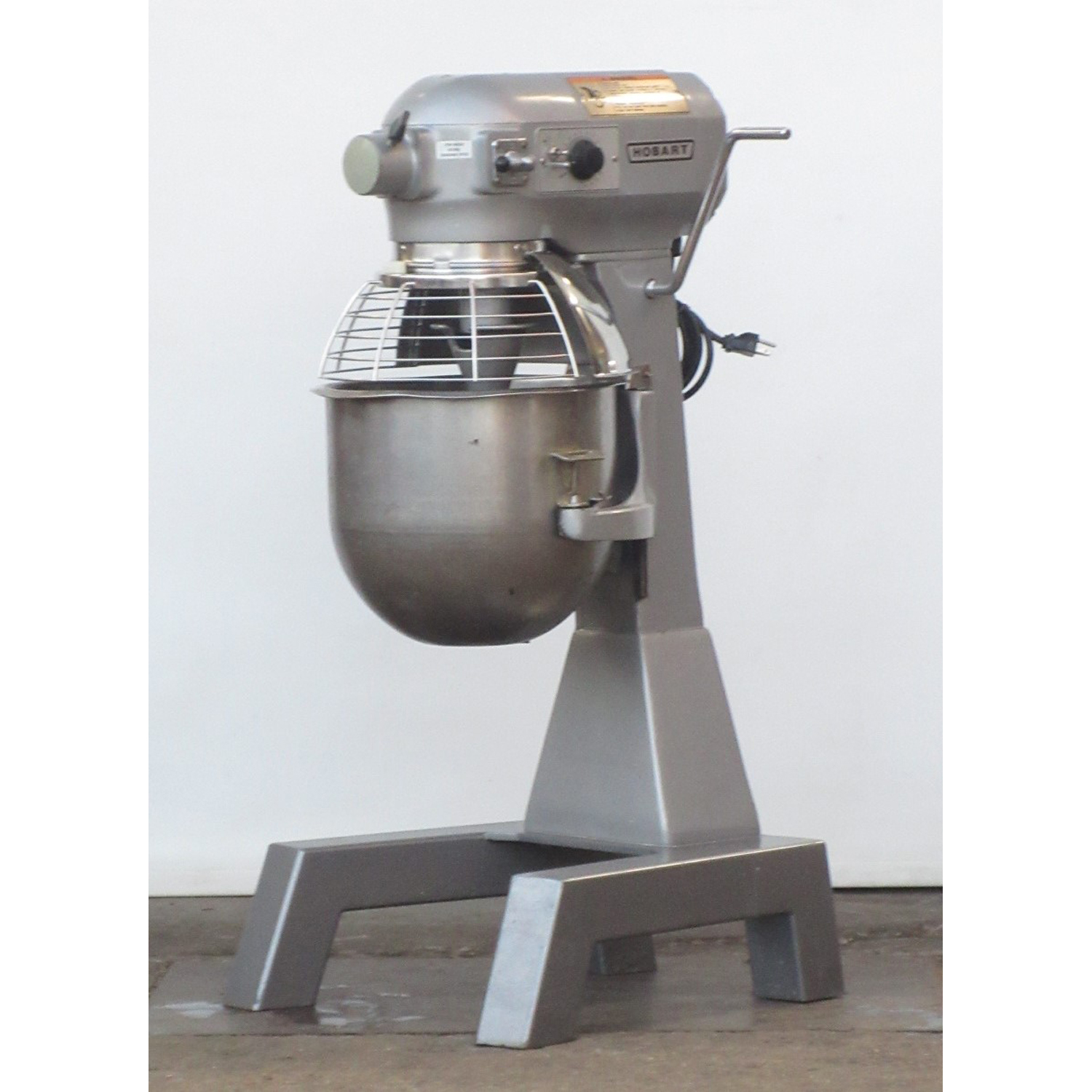 Hobart A200FT Floor Model 20 Qt Mixer, Bowl And 2 Attachments Included, Used Excellent Condition