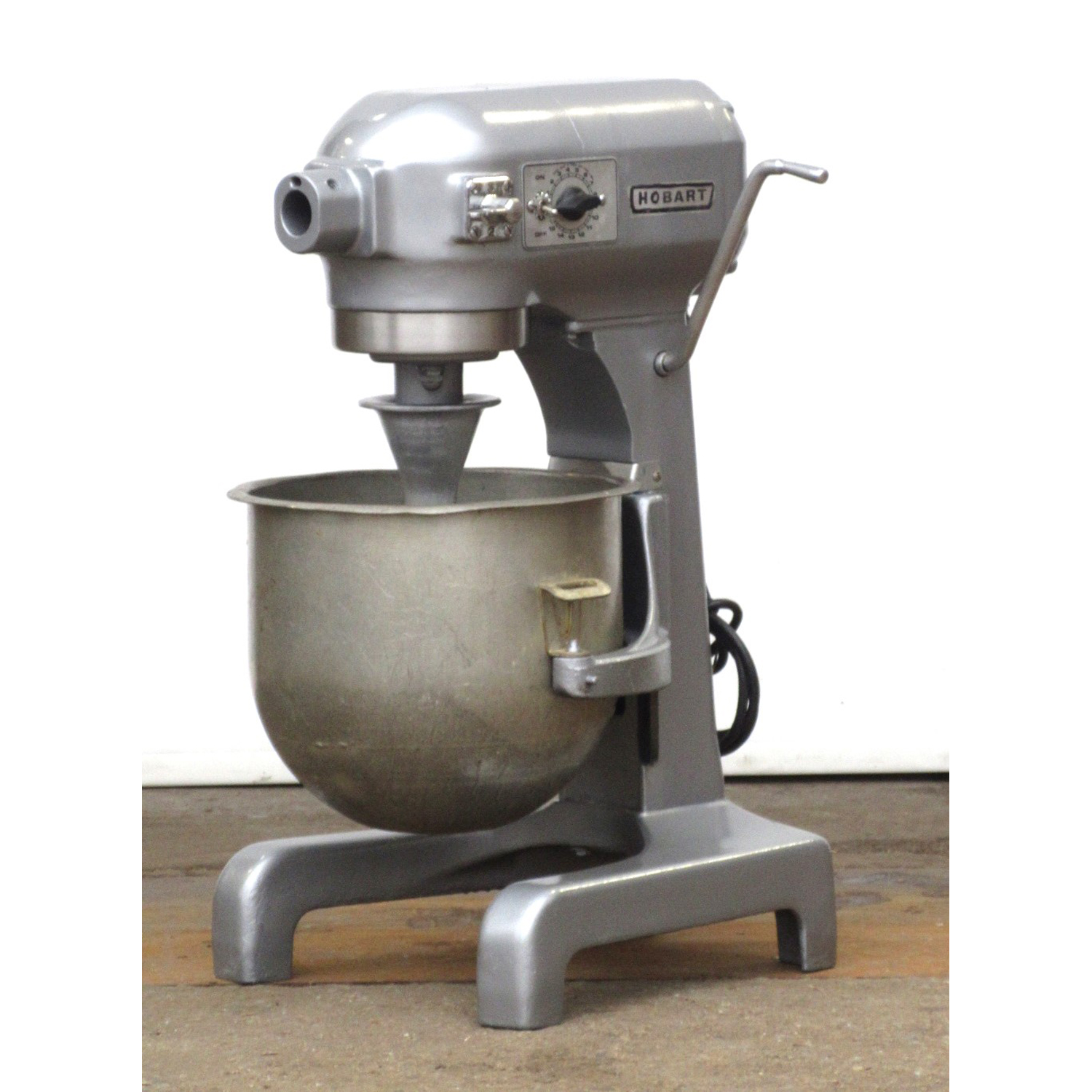 Hobart A200T 20 Qt Mixer, Bowl And 2 Attachments Included, Used Excellent Condition