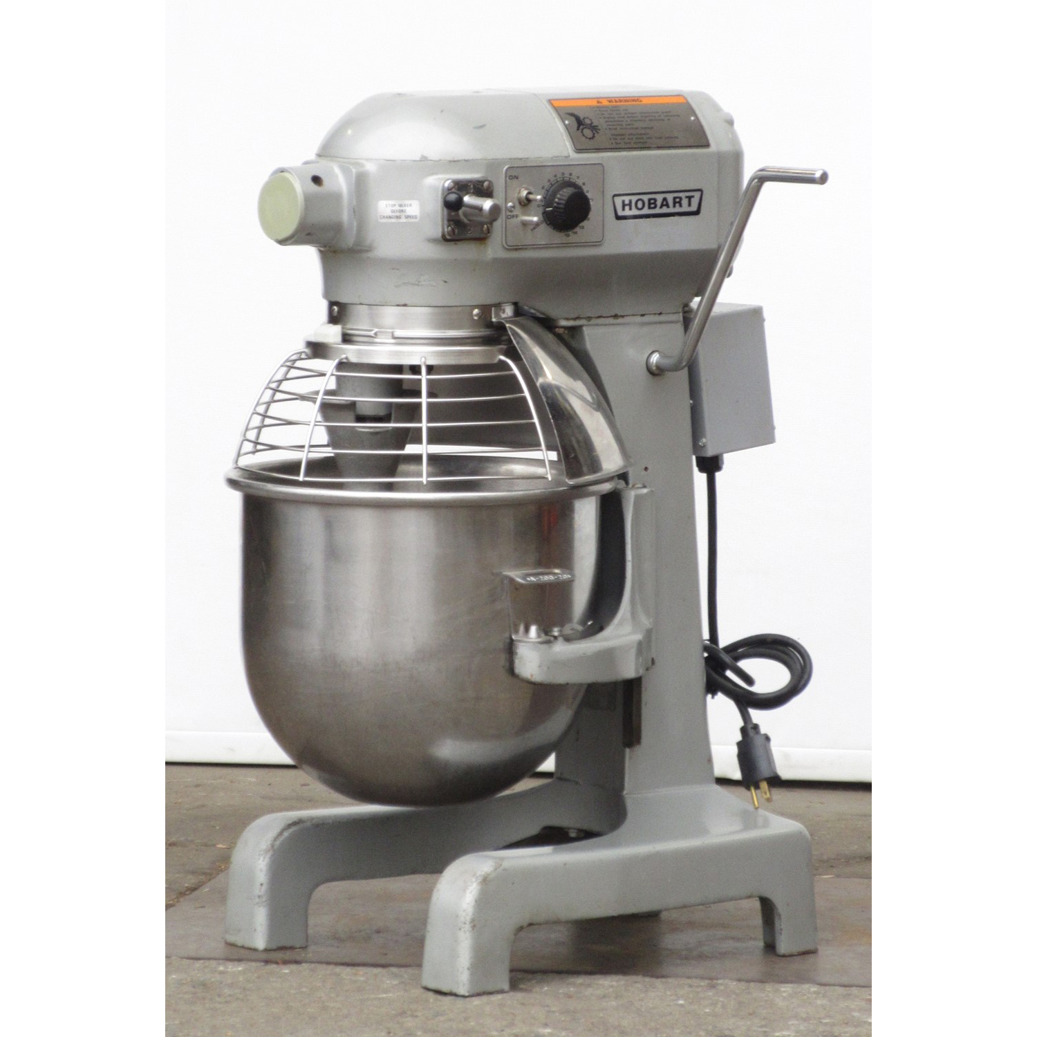 Hobart A200T 20 Qt Mixer With Bowl And 2 Attachments Included, Used Excellent Condition