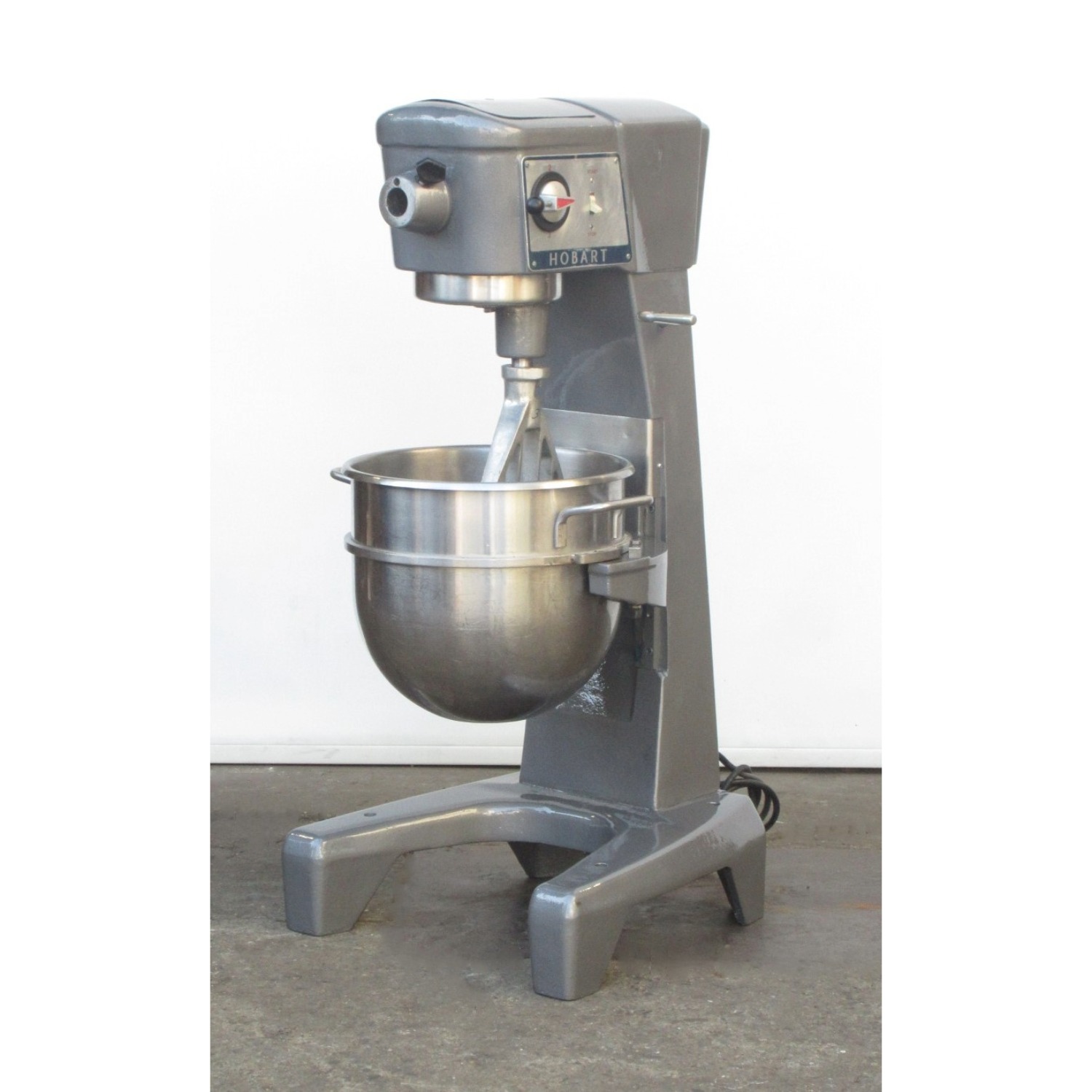Hobart D300 Mixer 30 Qt, Bowl And 2 Attachments Included, Used Excellent Condition