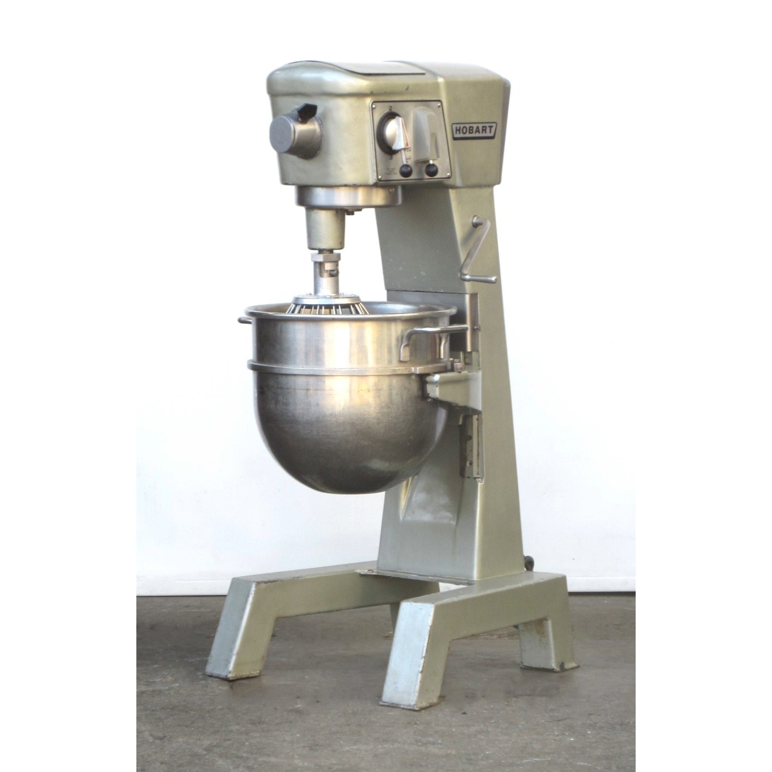 Hobart D300 Mixer 30 Qt, Bowl And 2 Attachments Included, Used Excellent Condition