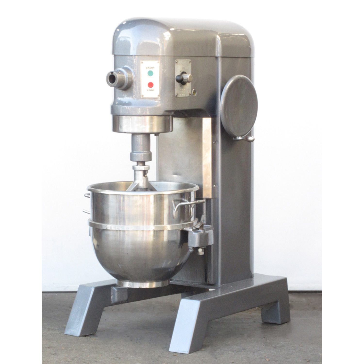 Hobart H-600 60 Qt Mixer, Bowl And 2 Attachments Included, Used Excellent Condition