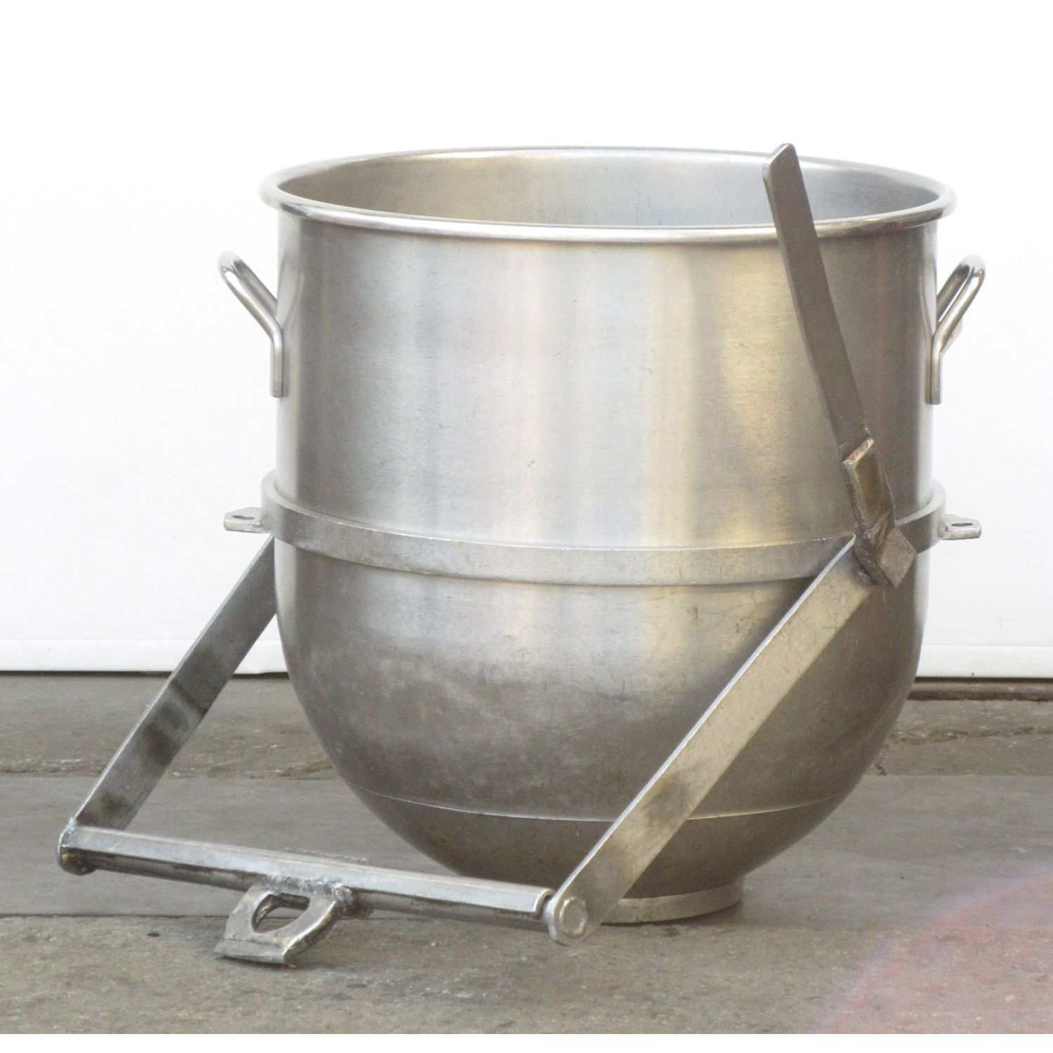 Hobart Mixer Bowl 140 Qt With Hanging Hook, Used Excellent Condition