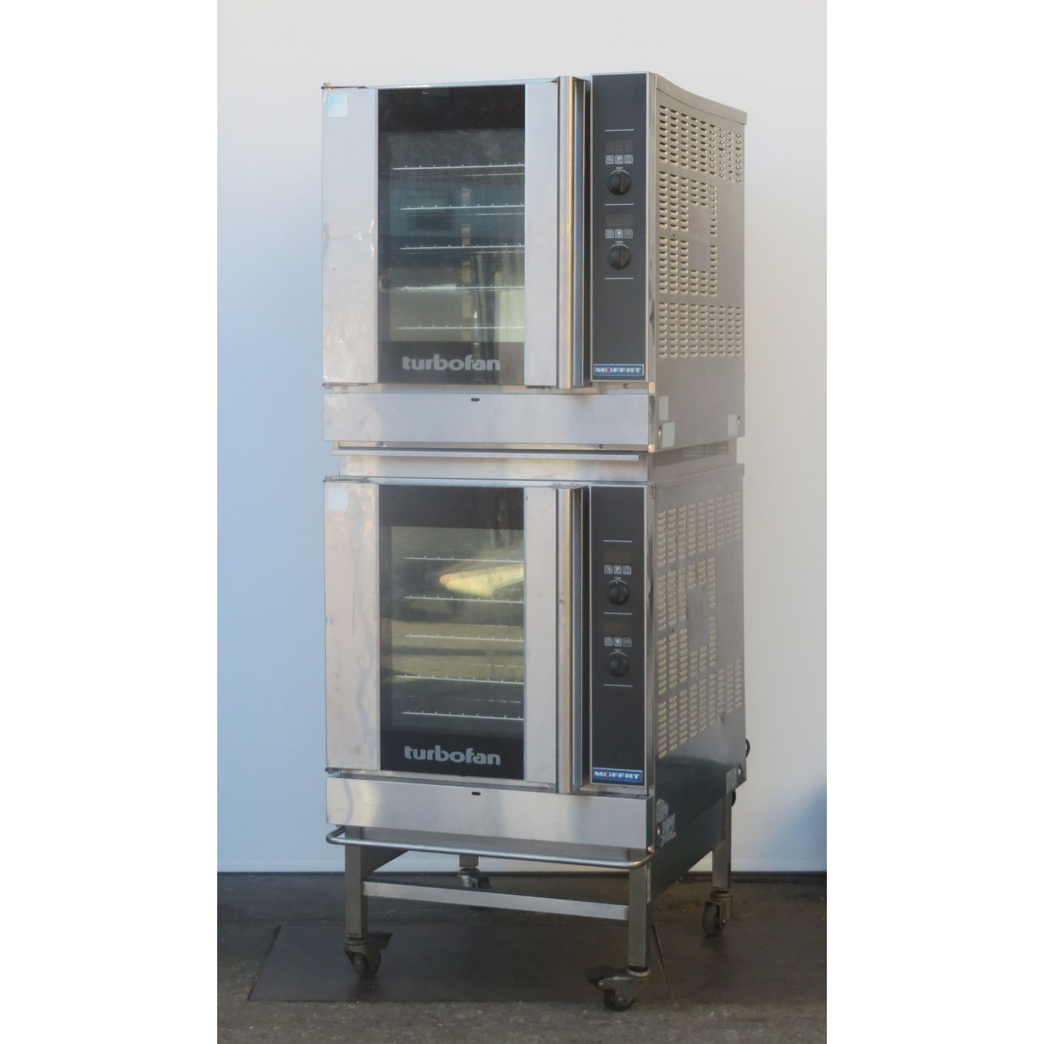 https://www.bakedeco.com/images/large/moffat_g32d5-2cn_double_gas_oven_used_excellent_co_64332.JPG
