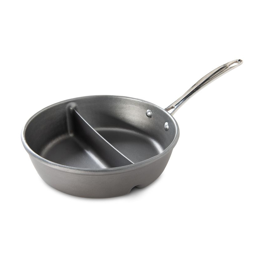 https://www.bakedeco.com/images/large/nordic_ware_14600_2-in-1_divided_sauce_pan_54263.jpg