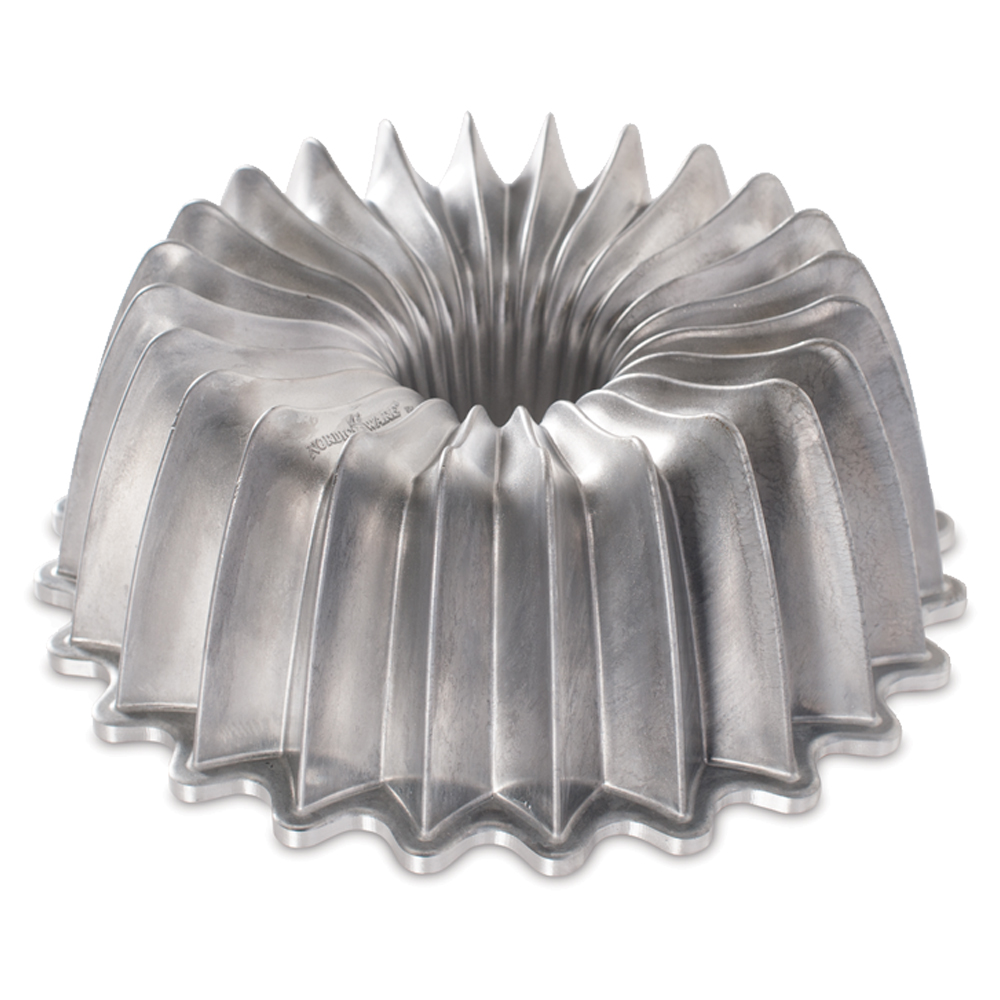Nordic Ware 85702 Brilliance Bundt Pan, 10-Cup Capacity