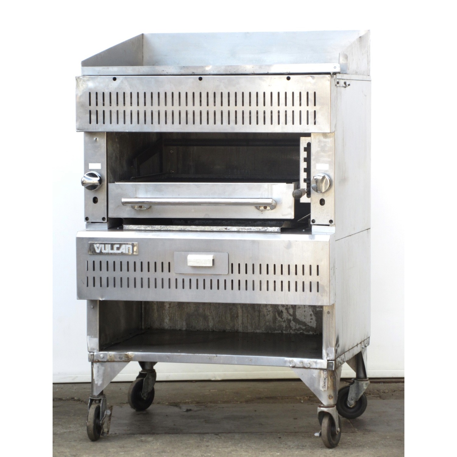 Vulcan VST3B  Natural Gas Broiler with Griddle Top, Used Excellent Condition