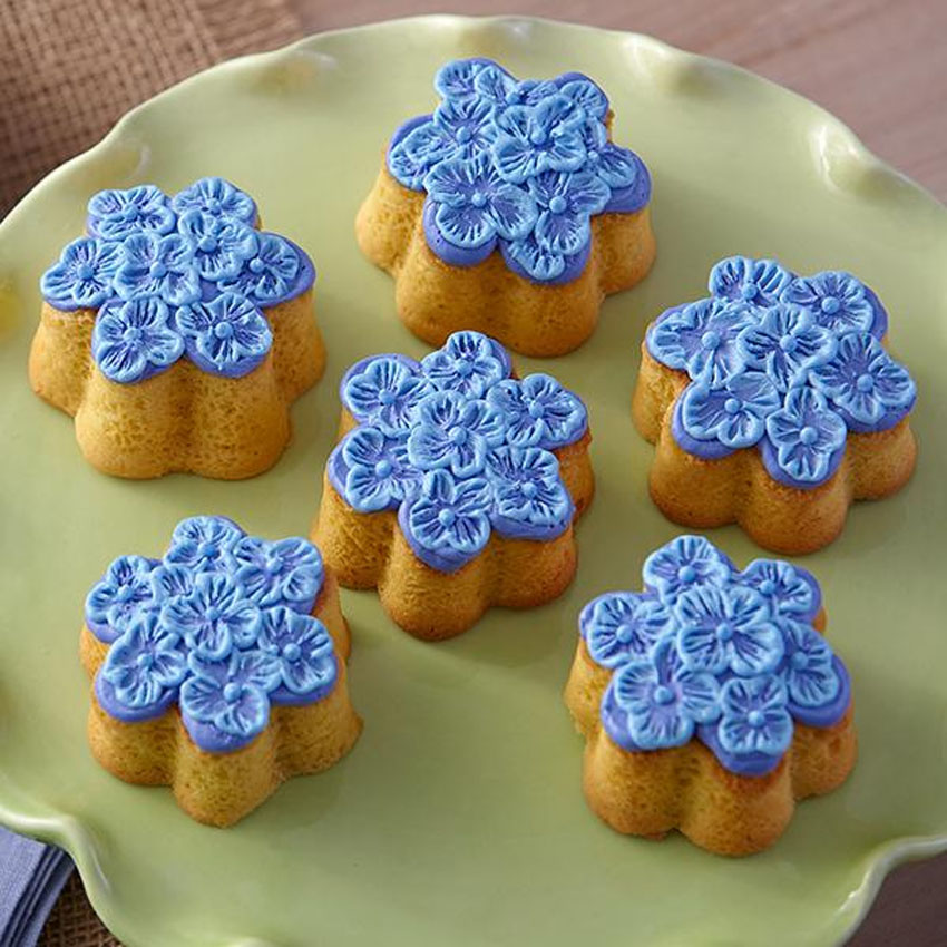 Wilton Mini Flower Shape Silicone Bake Mold Multiple Cavity Silicone